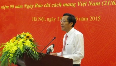 Chủ tịch Hội Nhà báo Việt Nam, Tổng Biên tập Báo Nhân Dân Thuận Hữu phát biểu tại tọa đàm.